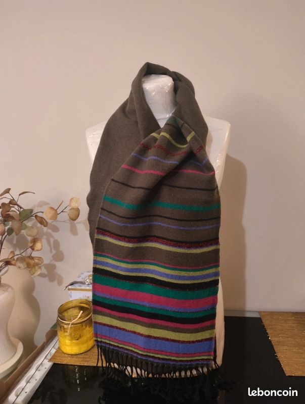 Écharpe marron à rayures colorées (image 5)