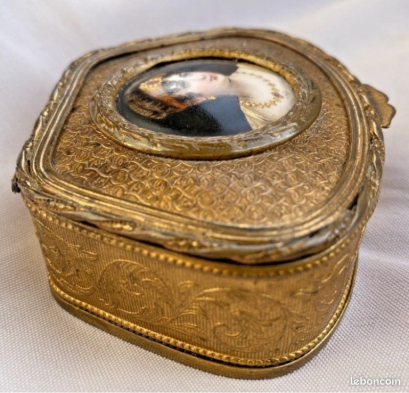 Ancienne Boîte à Bijoux En Régule Doré – Vintage Et Charmante