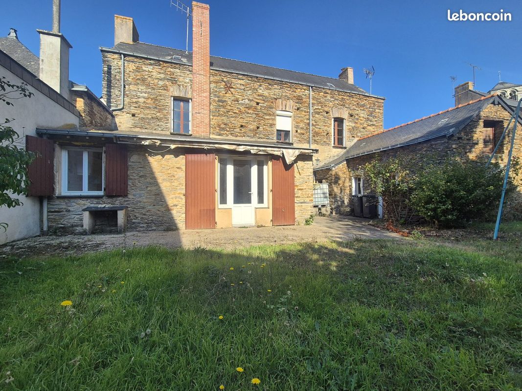 Maison 8 pièces 155 m² · à Candé · 155 m² · 123 000 €