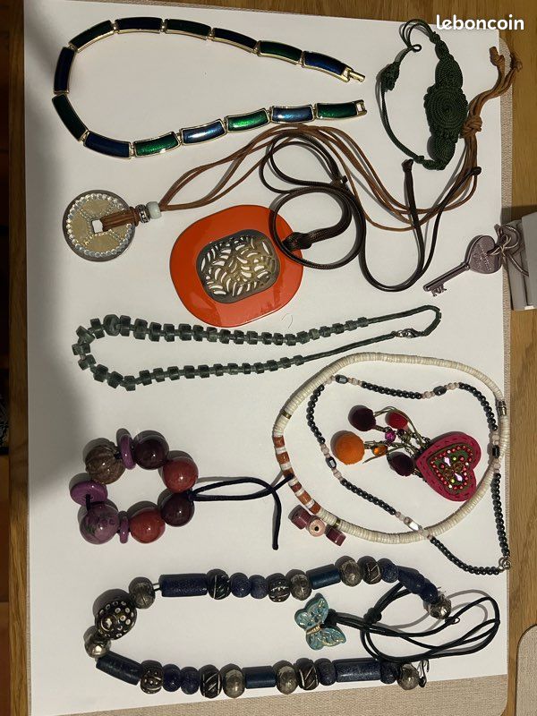 Lot De Bijoux Fantaisie - Neuf Sans Emballage