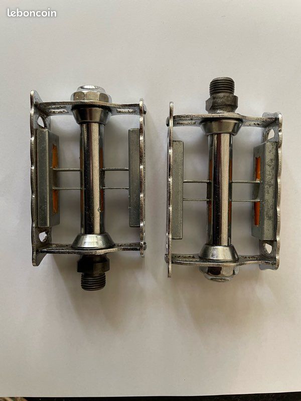 Paire de pédales LYOTARD 136R neuves ancien stockfiletage BSC - Équipements vélos Paire de pédales LYOTARD 136R neuves ancien stockfiletage BSC - Équipements vélos