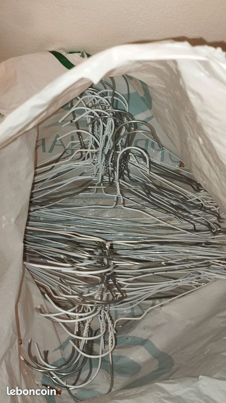 Vend cintres en métal (image 1)