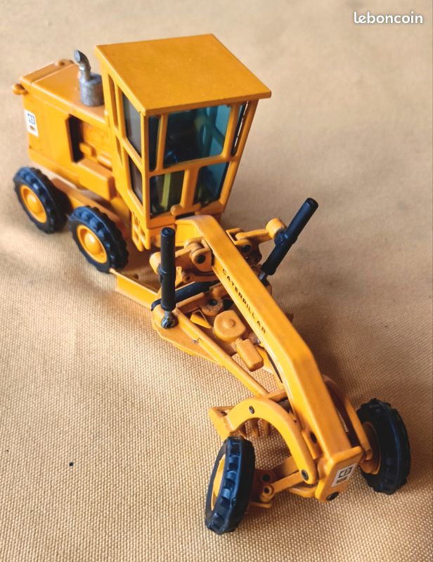 Joal Niveleuse caterpillar ref Joal 217 - Collection