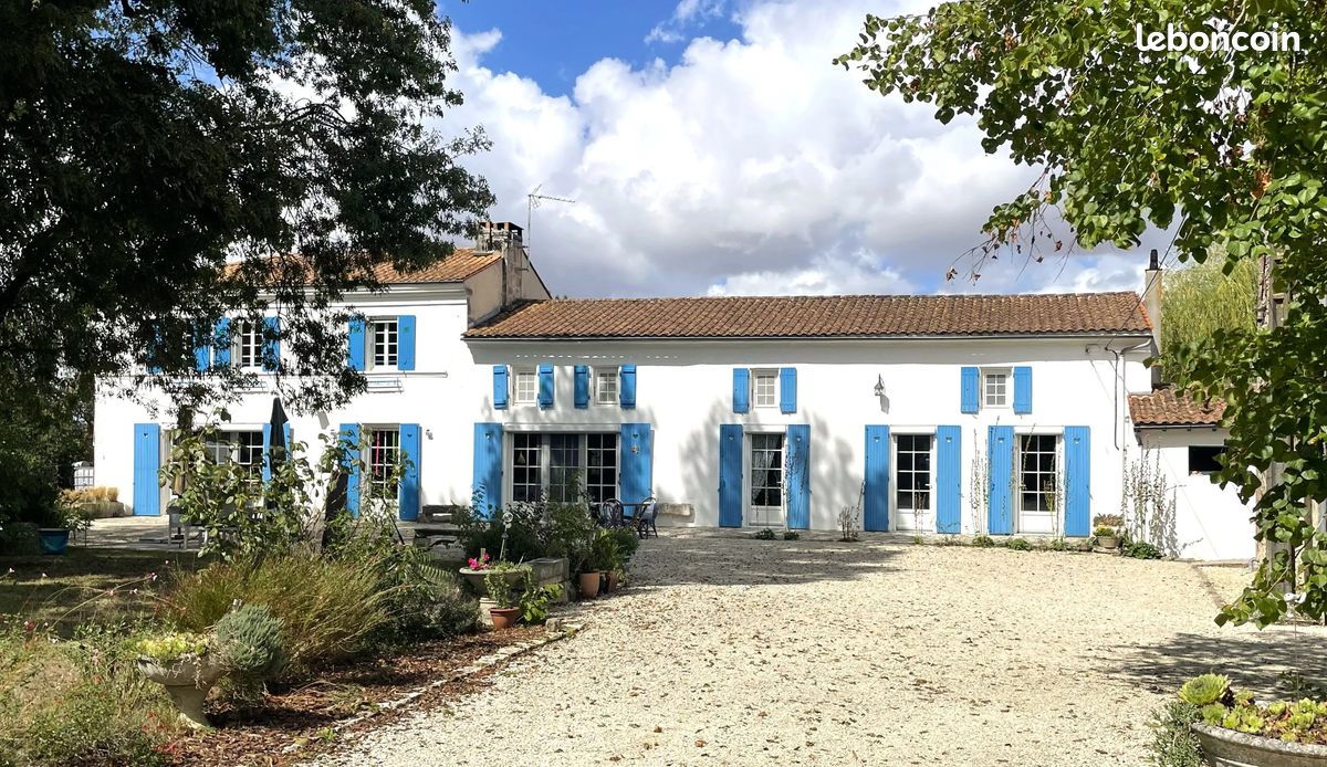 Maison 8 pièces 190 m² · à Saint-Hilaire-de-Villefranche · 190 m² · 360 400 €