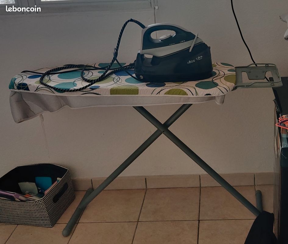 Table à repasser et centrale vapeur (image 1)