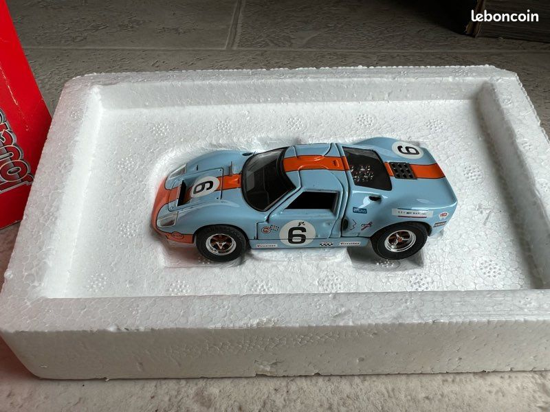 voiture miniature 1/18 FORD GT 40 - JOUEF EVOLUTION (sans