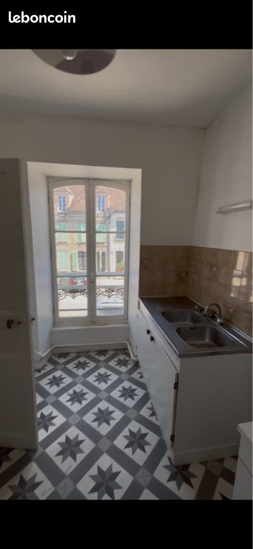 Appartement 1 pièce 26 m² · à Villeneuve-sur-Yonne · 26 m² · 450 €