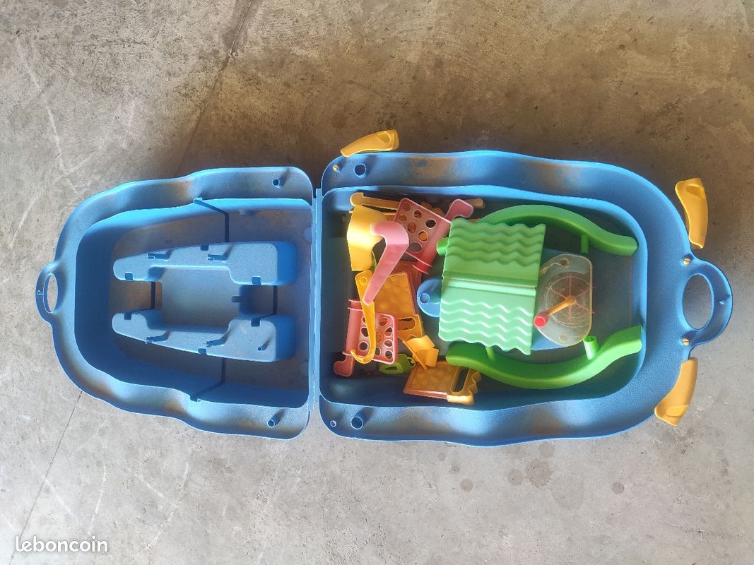 Valise jeu d'eau (image 1)