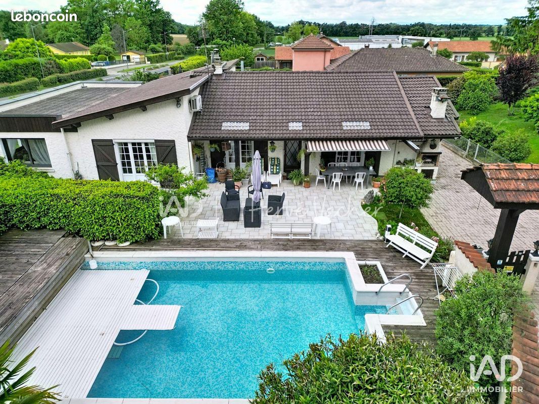 Maison 4 pièces 191 m² · à Buellas · 191 m² · 280 000 €