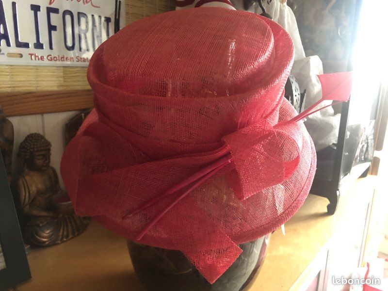 Chapeau cérémonie rose état neuf (image 1)