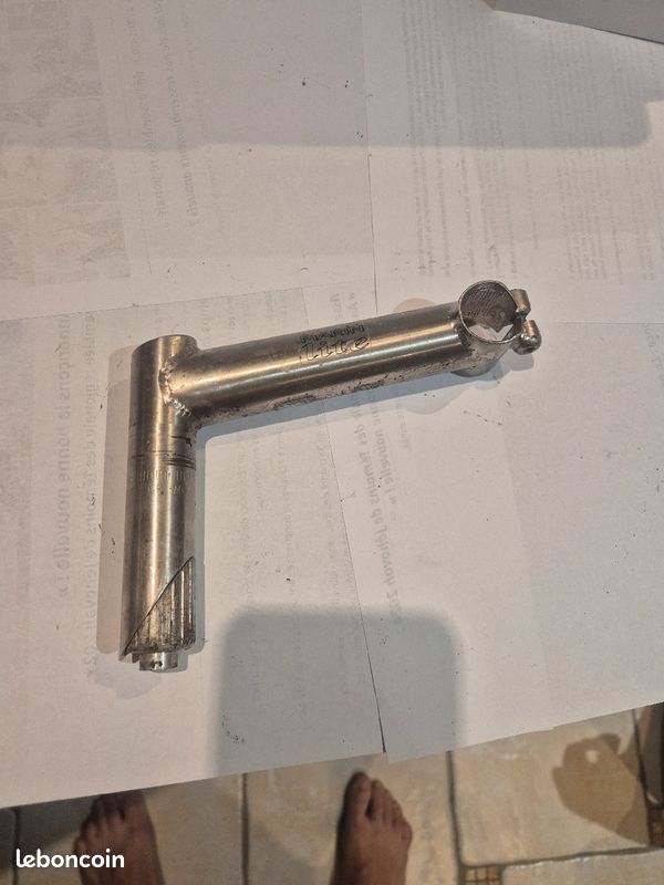 Poignée de meuble nœud Gwareg acier noir l.145mm x H. 27mm entraxe 120mm