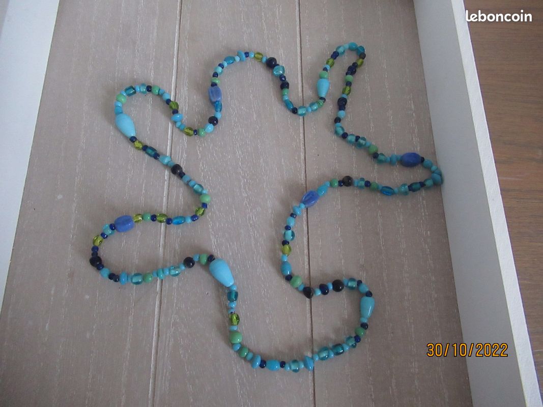 Joli collier sautoir en perles tons bleus TTBE (image 4)