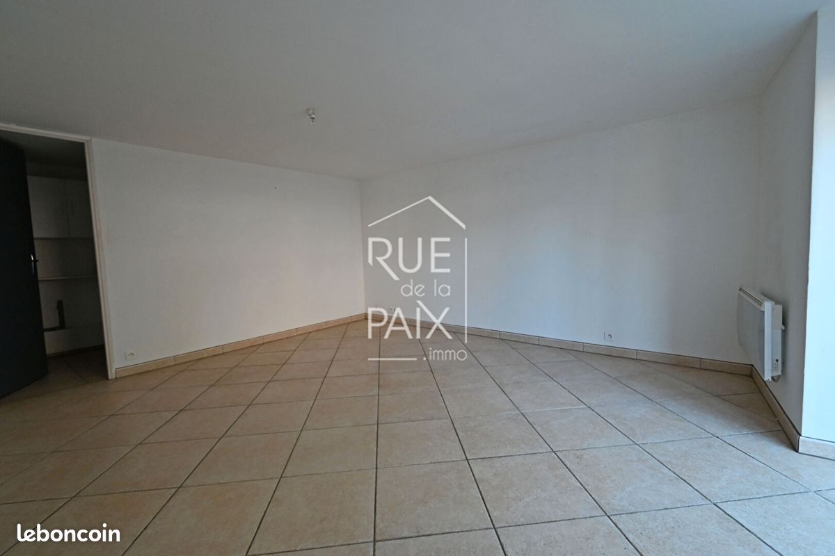 Maison 6 pièces 113 m² - Saint-Martin-du-Fouilloux 79420 (image principale 2)