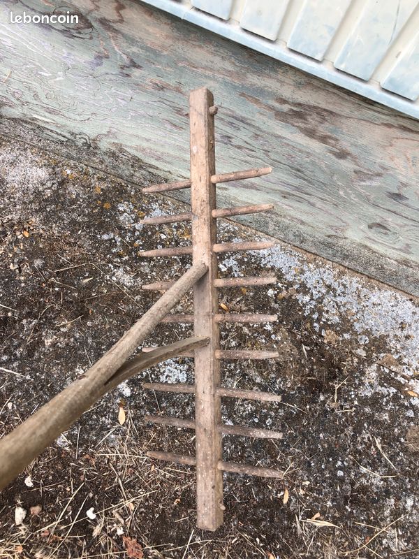 Râteau à foin ancien en bois (image 2)