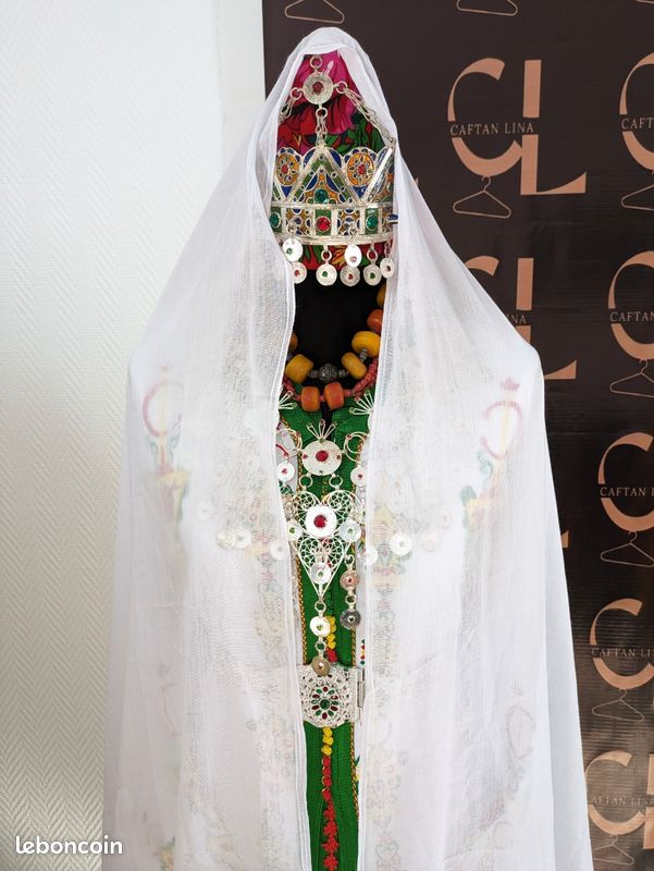 Takchita modèle amazigh tenue chelouh Vêtements