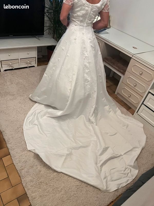 Robe de mariée taille 36 38 avec jupon et voile (image 2)