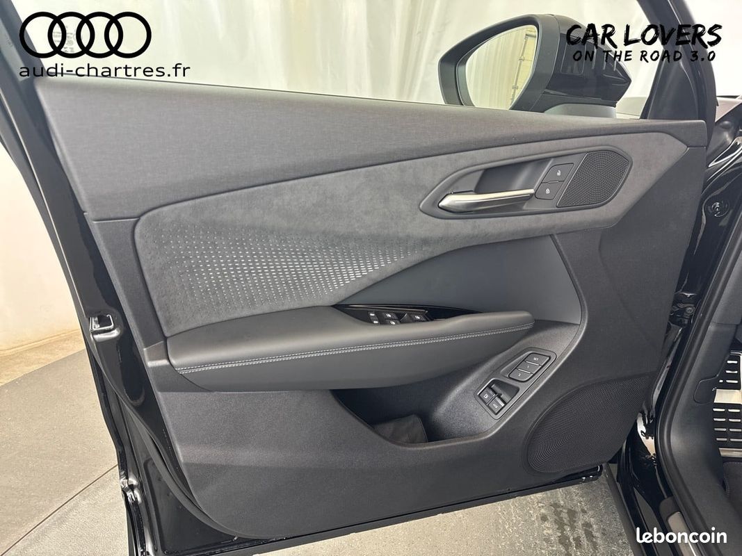 AUDI Q3 e-hybrid 272 ch S tronic 6 S line (image 30)