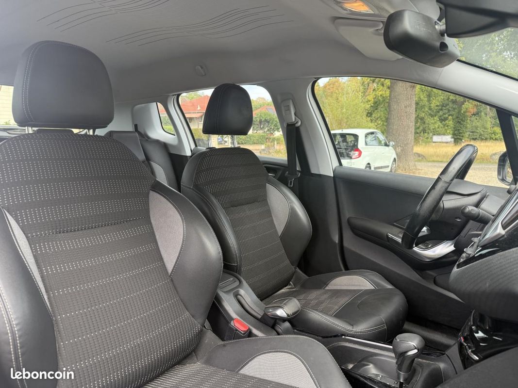 PEUGEOT 2008 1.2i 110CH BV EAT6 Allure (image 11)