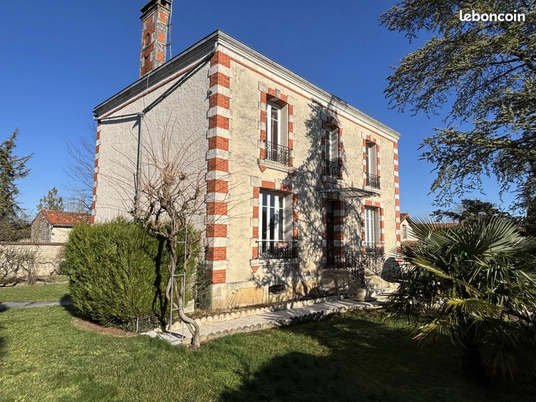 Maison 6 pièces 146 m² · à Aigre · 146 m² · 230 050 €