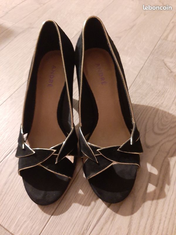 Escarpins André neufs, en nubuck noir et bords dorés (image 1)