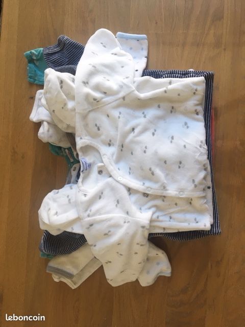 Lot 7 pyjamas 12 mois Petit Bateau (image 1)