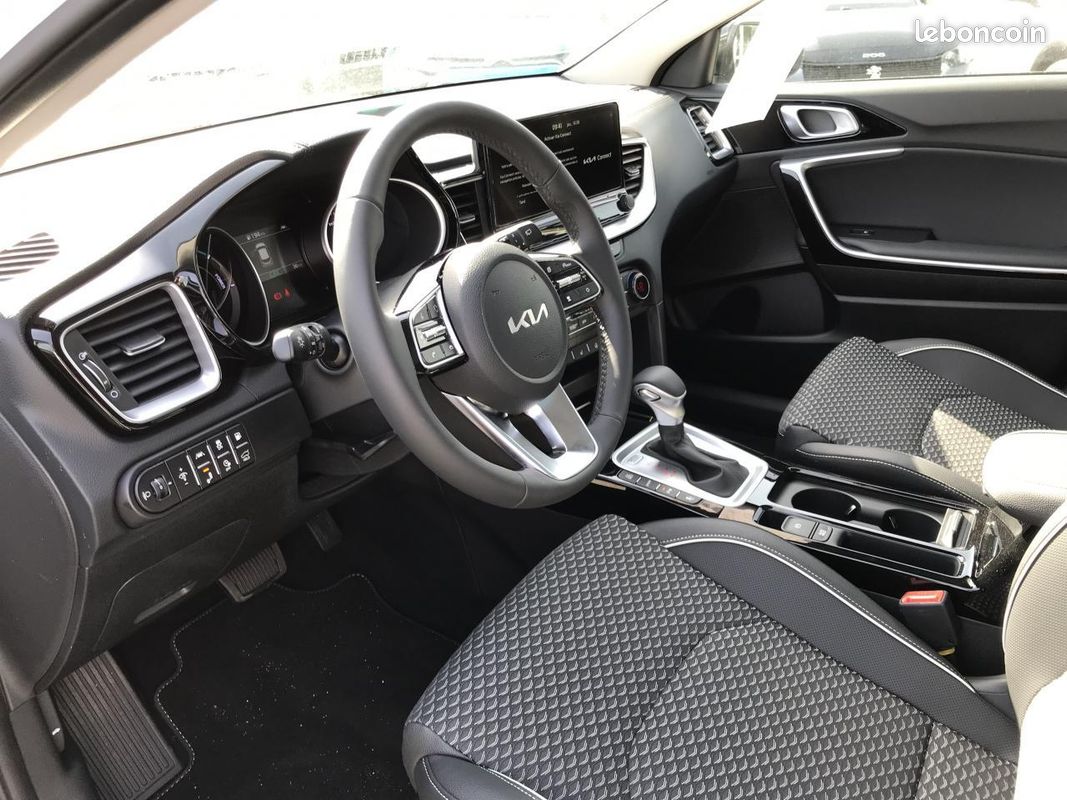 KIA CEE D XCeed Hybride rechargeable 1.6 GDI - 105 + Electric 60,5 ch - Stop&Go - BV DCT6 Premium (image 23)
