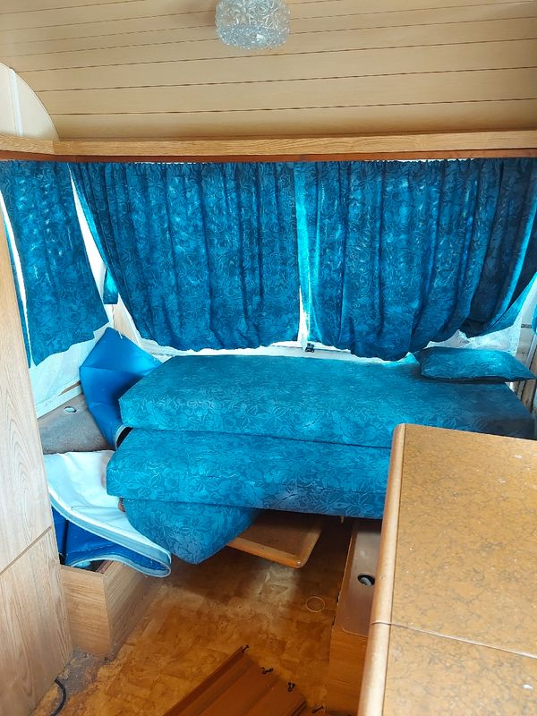 Intérieur de caravane Adria rideaux occultant - Équipement caravaning