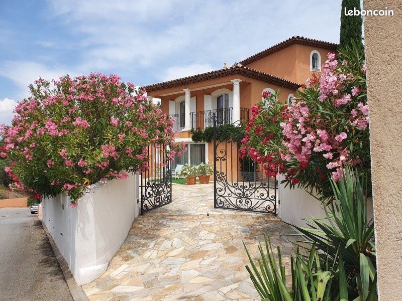 Maison 8 pièces 220 m² · à Fréjus · 220 m² · 1 195 000 €