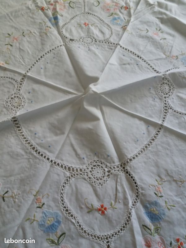 Nappe ronde fait main (image 1)