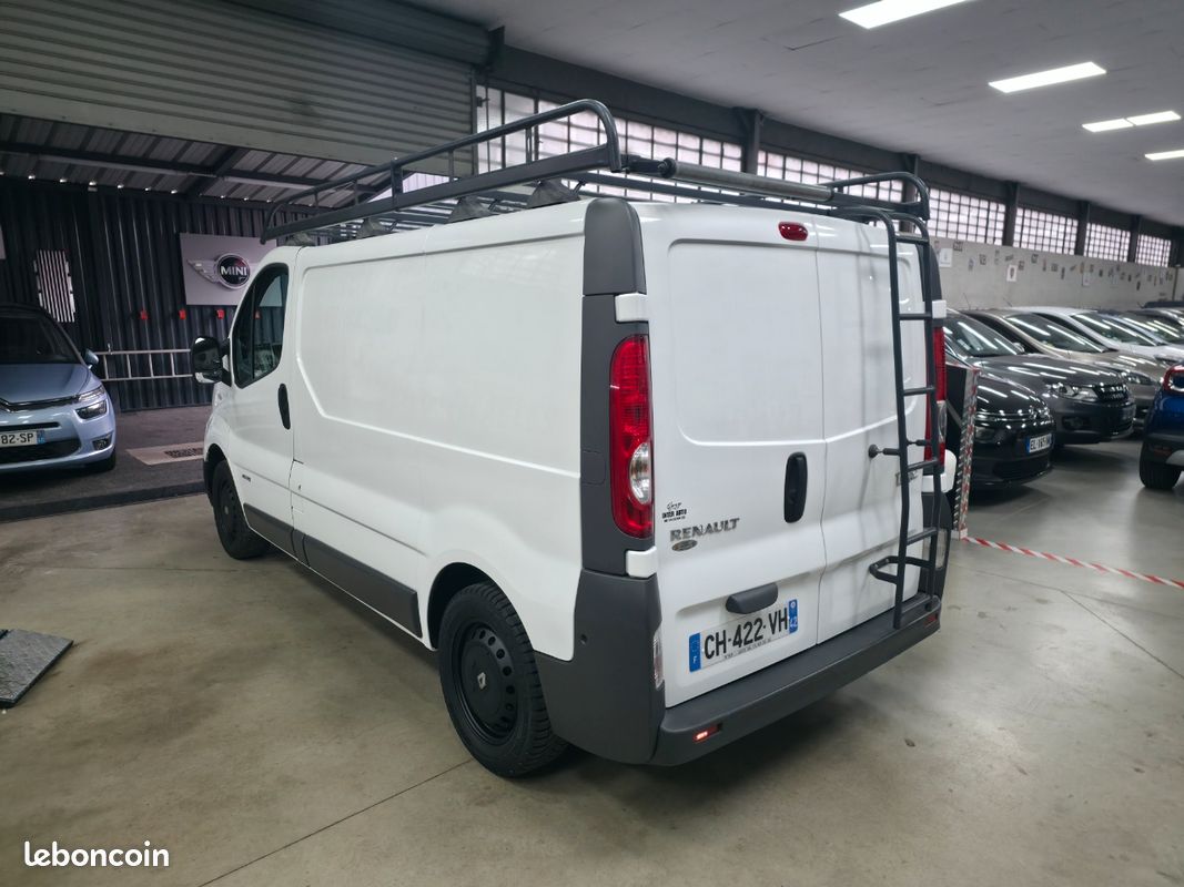 Renault trafic dci 115 cv 140 600 kms 3 places échelle galerie (image 4)