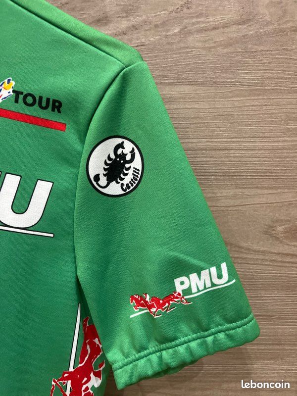 Le maillot Vert du Tour de France 2008 avec le nouveau logo du PMU. News Photo - Getty Images