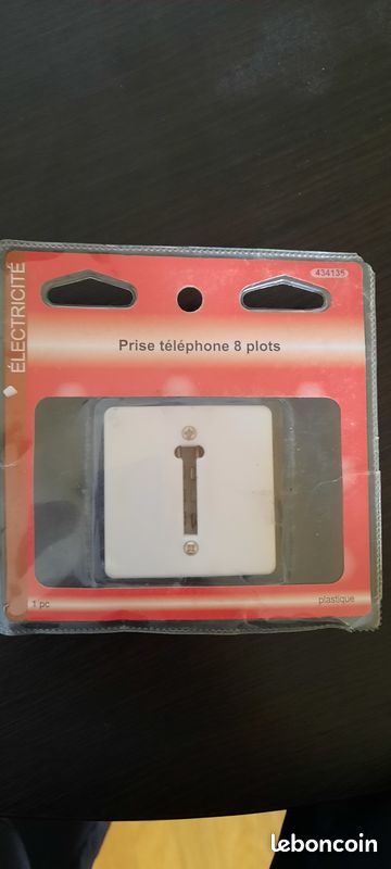 Prise téléphone 8 plots (image 1)