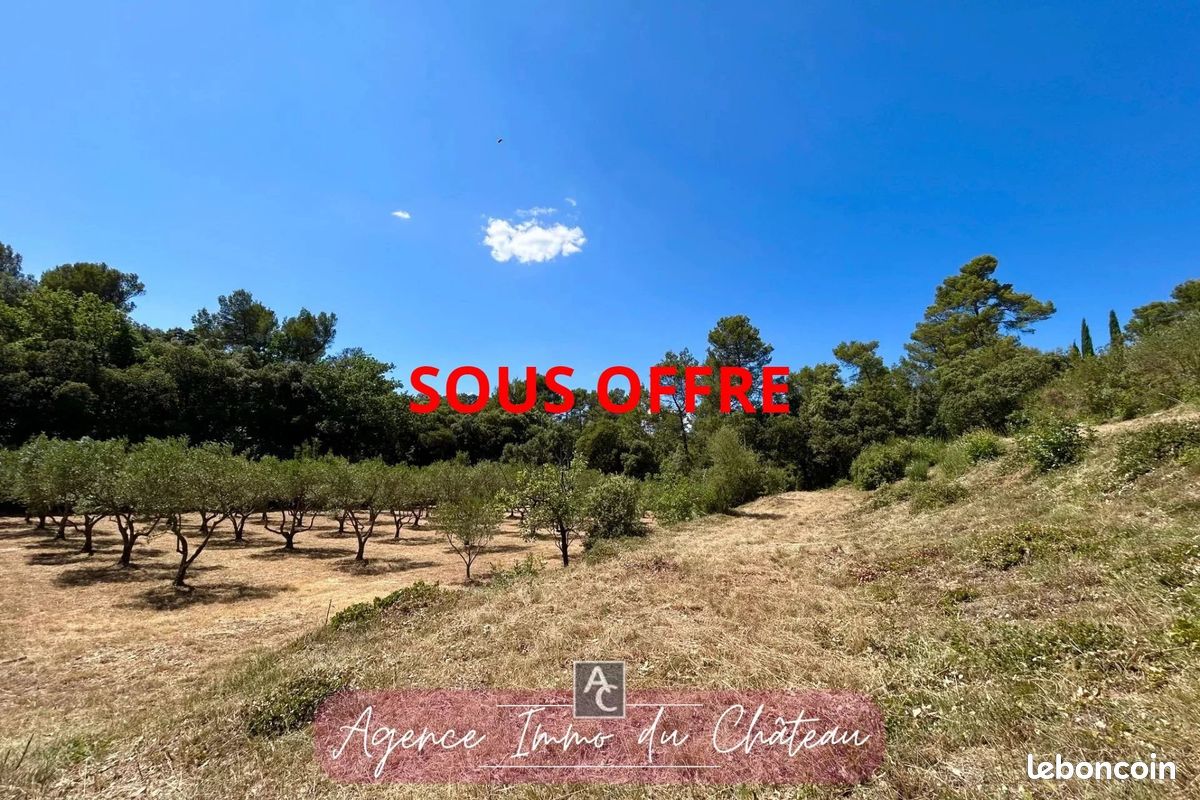 Terrain 2660 m² · à La Roquebrussanne · 2 660 m² · 188 000 €