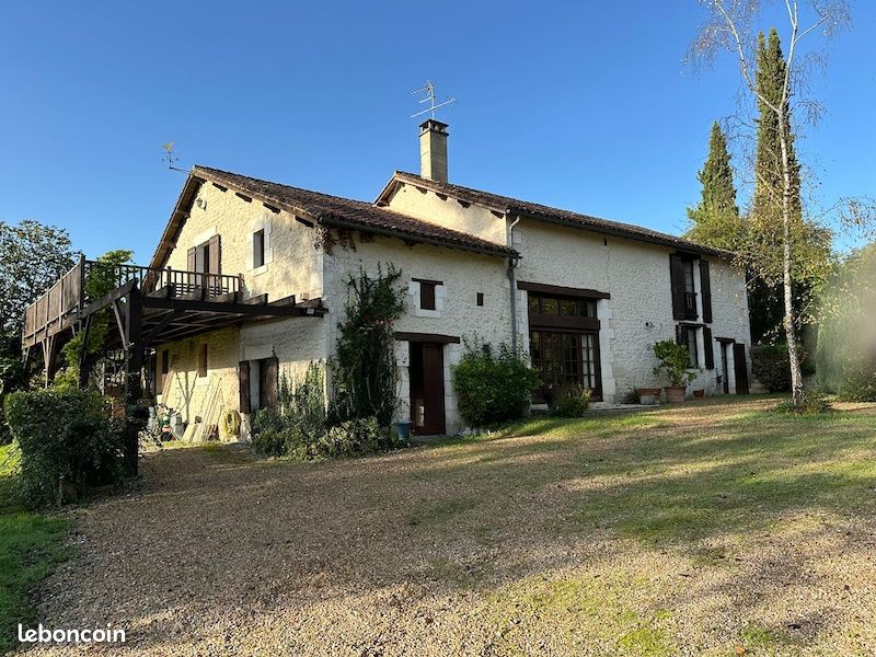 Maison 9 pièces 279 m² · à Bouteilles-Saint-Sébastien · 279 m² · 367 500 €
