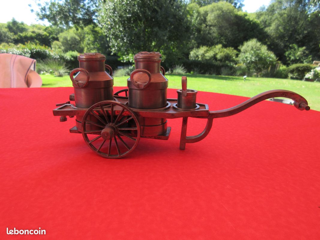 Chariot avec bidon de lait (image 1)