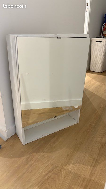 Placard salle de bain (image 1)