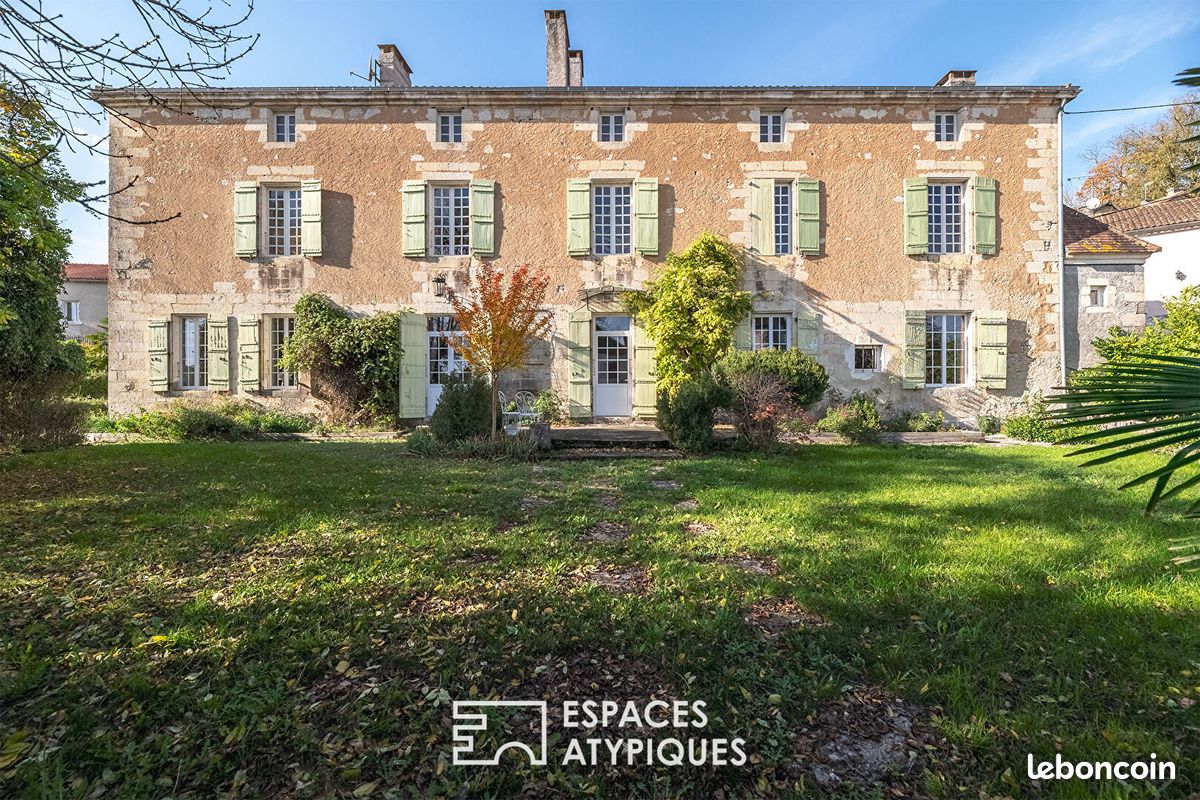 Maison 9 pièces 400 m² · à Agonac · 400 m² · 595 000 €