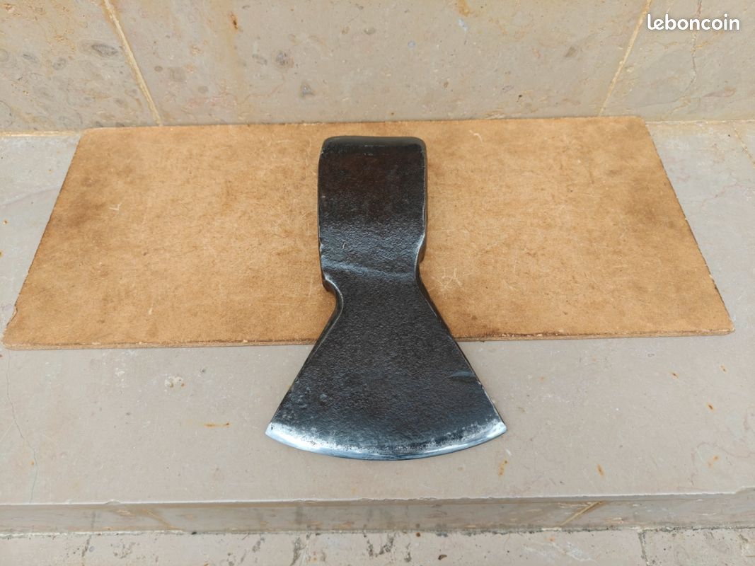 Hache forgée estampillée (2,2kg) (image 6)