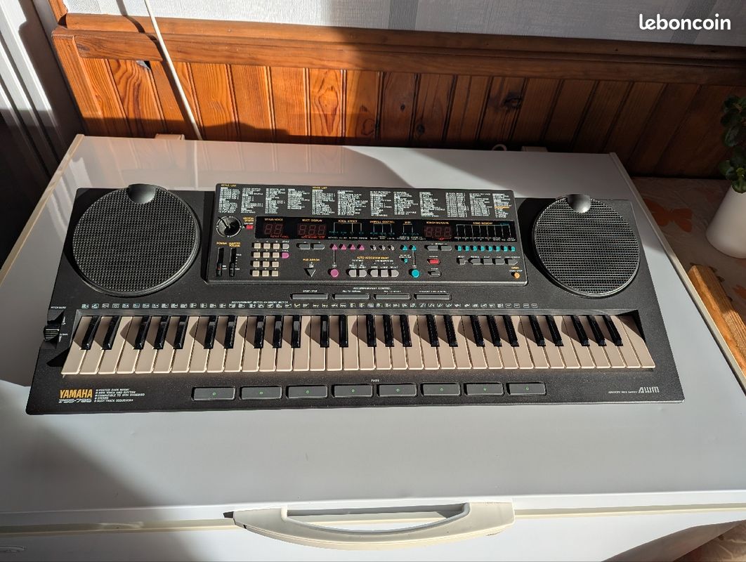 Yamaha PSS-795 (image 1)