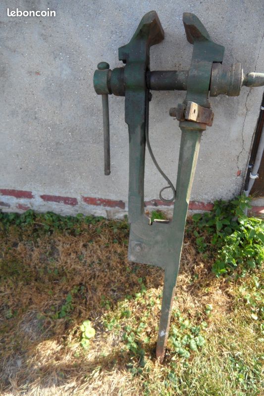 Gros étau ancien sur pied - Bricolage