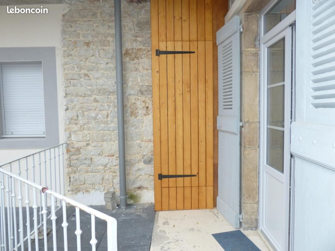 Appartement 4 pièce(s) 108 m²à louer Lons-le-saunier