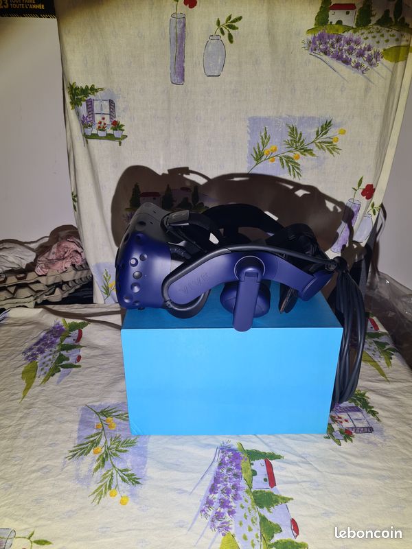 Casque VR HTC Vive Pro avec kit de coussin confort VRCover (image 9)