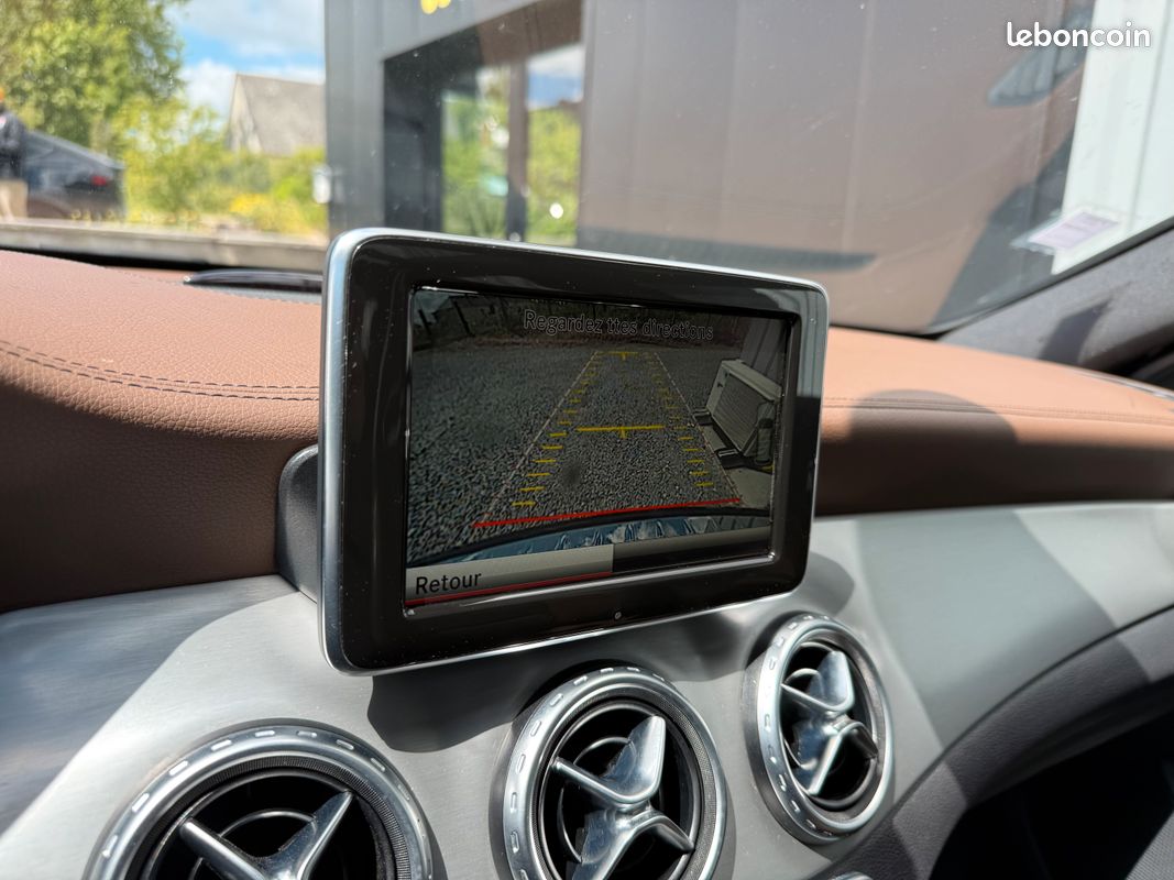 Mercedes-Benz GLA 45 AMG Recaro 2014 (image 10)