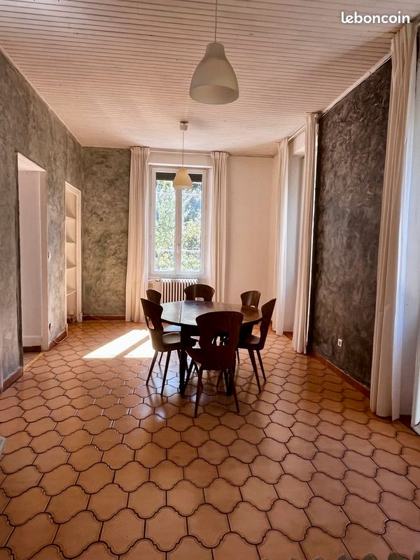 Maison 10 pièces 190 m² · à Saint-Laurent-du-Pont · 190 m² · 440 000 €