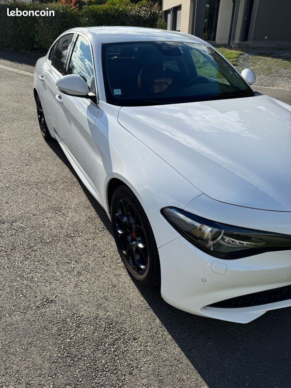 Alfa Roméo Giulia 2,2jtd 150 ch (image 2)