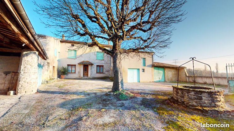 A VENDRE - Propriété avec dépendances à UPIE (26120)