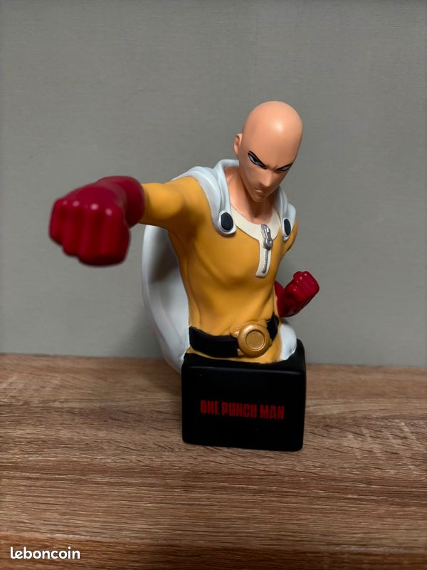 Tirelire / buste représentant Saitama en mode sérieux, tirée de l’univers One Punch Man (image 1)