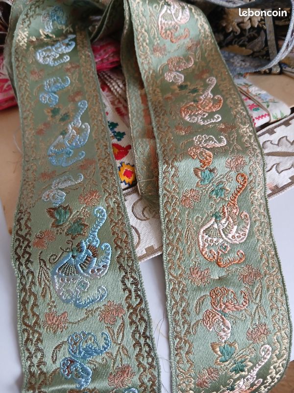 Ancien Galon Suédine Passe-ruban Motif Lézard Brun - Ruban De Décoration Vintage