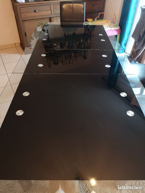 Table en verre (image 1)