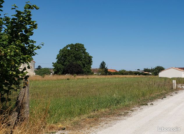 Terrain agréable viabilisé 776 m2 Réparsac 16200 à 10 mn de Cognac et de Jarnac